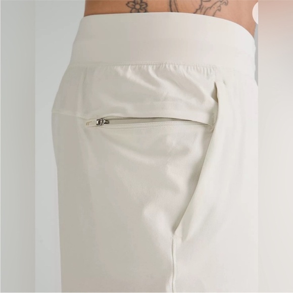 Lululemon T.H.E. Linerless Short 9" Cream - Picture 3 of 12